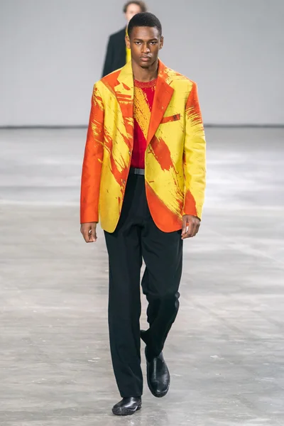 Look 25